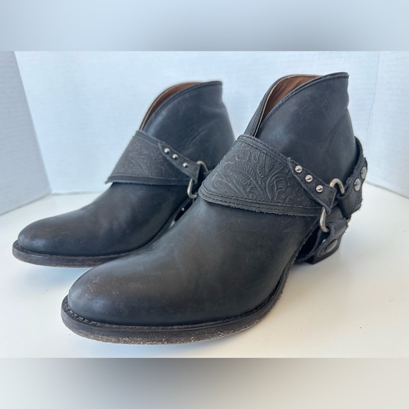 Matisse Danny Distressed Leather Western Removable Harness Cowgirl Bootie - Picture 6 of 10